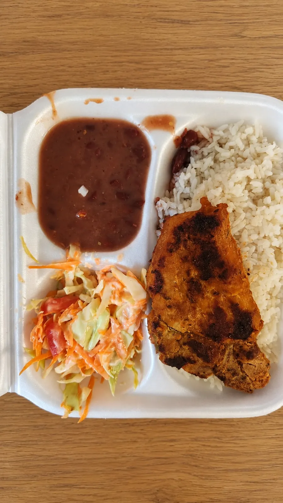 Pollo con arroz, menestra y ensalada para llevar