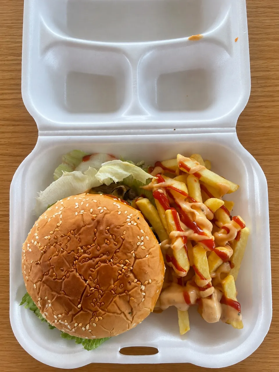 Hamburguesa con papas fritas